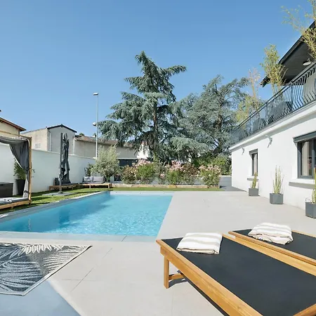 Dans Belle Maison Avec Piscine Homestay Saint-Genis-les-Ollieres