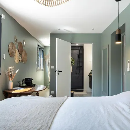 Dans Belle Maison Avec Piscine Homestay